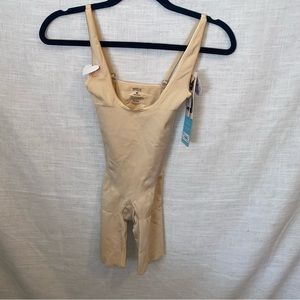 Assets by Spanx Women's Remarkable Results Open-Bust Bodysuit - Beige M